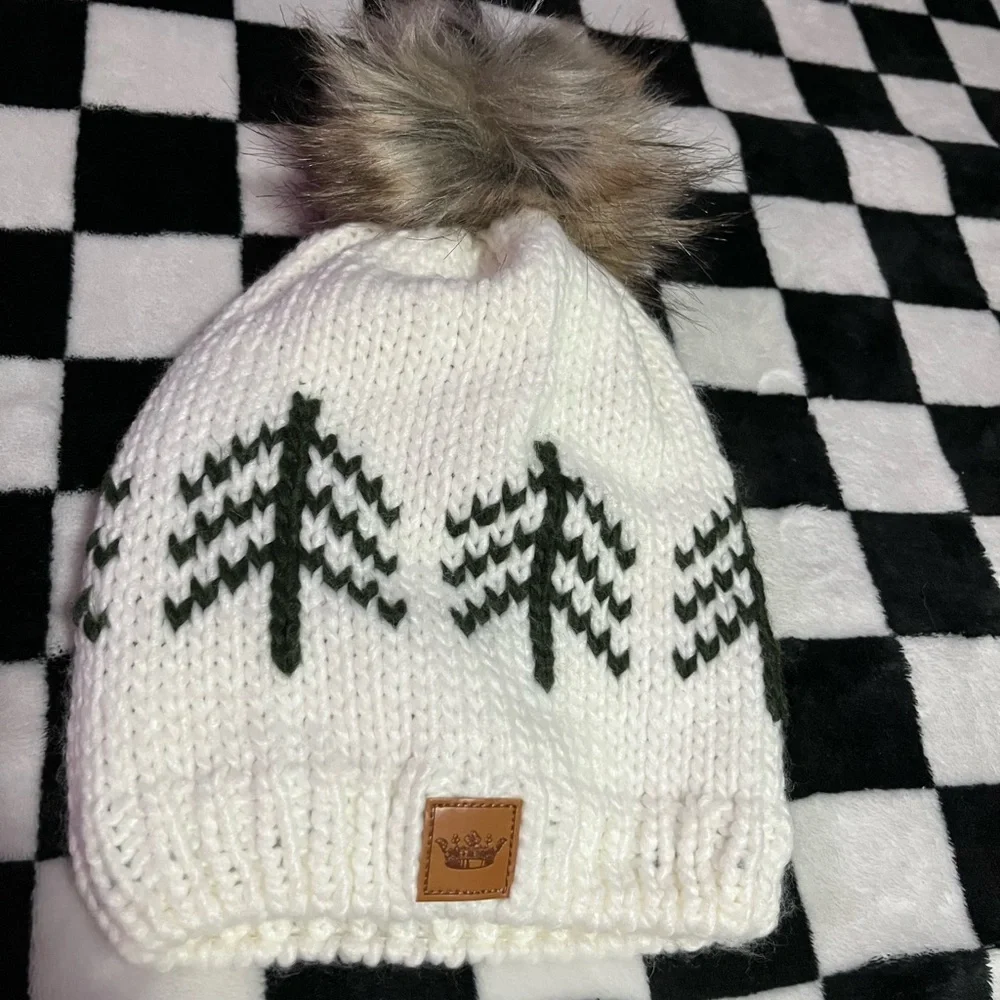 Cozy White Knit Pom-Pom Beanie - Picture 1 of 2